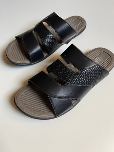 حذاء اسود BM مميز