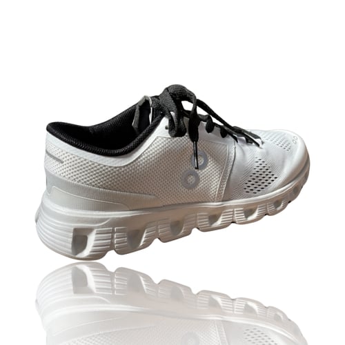 حذاء سبورت أبيض