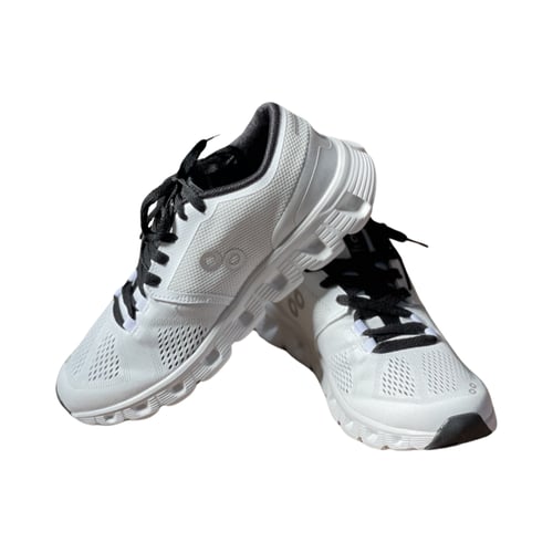 حذاء سبورت أبيض