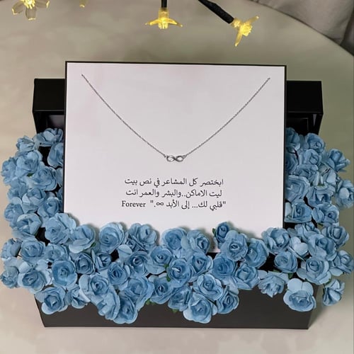 بوكس ورد صناعي مع قلادة Infinty