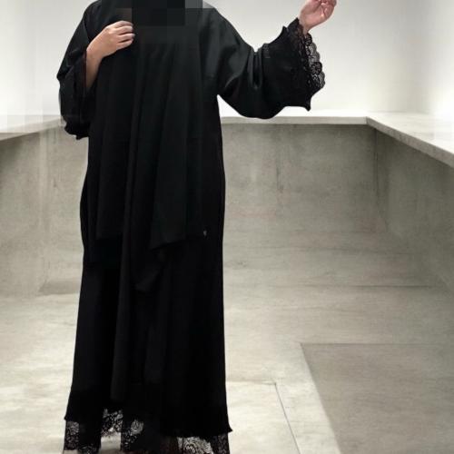 عباية سوداء باكمام واطراف سفلية دانتيل