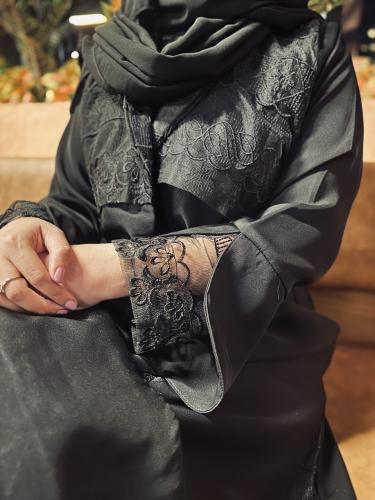 عباية اسود مع دانتيل