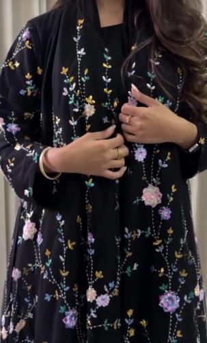 عبايه بتل شك ملون كلوش مع طرحه خفيفه طرف من نفس ال...