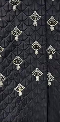 عبايه قماش جكار مع شك