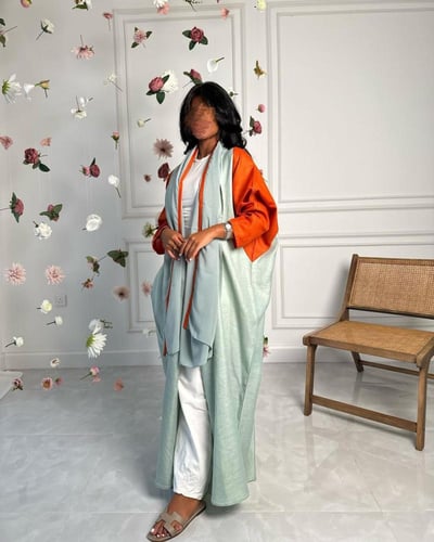 عبايه لنن بلون البرتقالي والفستقي الفاتح