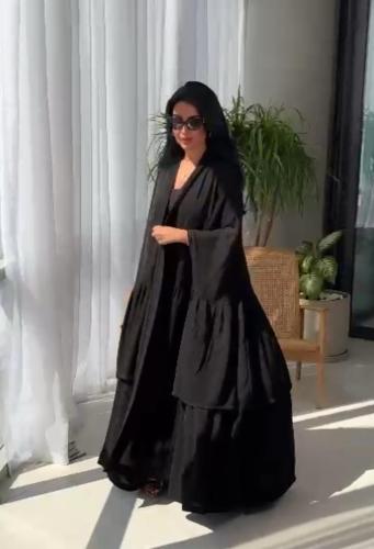 عبايه بشت طبقتين بقماش سوبر ندى كوري مع طرحه