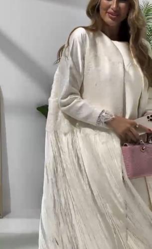 عبايه مع هدب بقماش تفته ودانتيل
