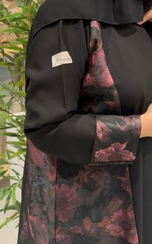 عبايه عمليه بكلفه الورده