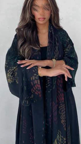 عبايه شيفون بطبعات ملونه مع طرحه من نفس الخامه