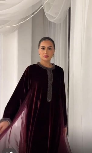 جلابيه بلمخمل الكوري او الفرنسي مع تول من الجوانب...