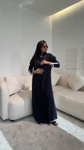 Dark navy blue Linnan abaya with Linnan mauve embroidery