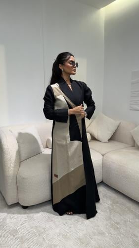 Black Linnan Abaya with beige Linnan embroidery, light and dark
