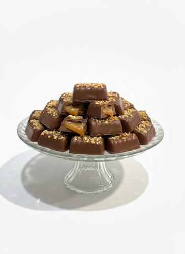 كراميل مع مكسرات اللوز