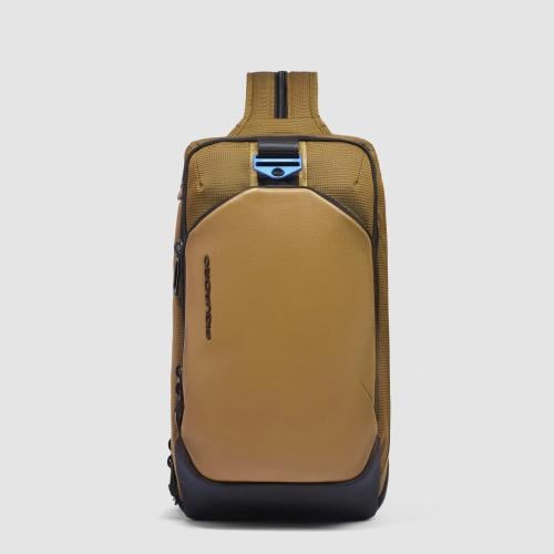 حقيبة ظهر كروس Piquadro مقاس 13.5 بوصة مع حماية RF...