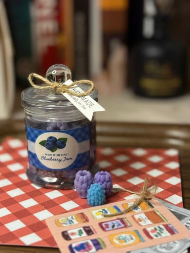 بوكس مكون من ٣ اصناف شموع المربى