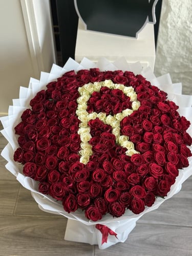 باقة ورد الجوري مع ضاقة حرف