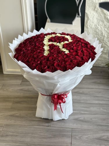 باقة ورد الجوري مع ضاقة حرف