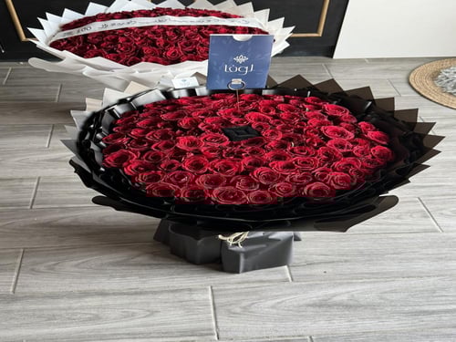 باقة الجوري الاحمر