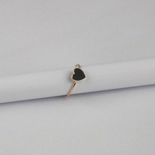 خاتم ذهب عيار 18 تصميم صدفي ، الوزن ( 0.7 ) جرام ت...