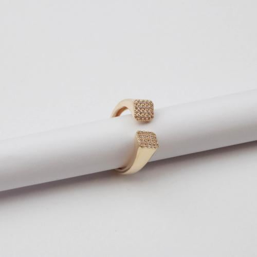 خاتم ذهب عيار 18 تصميم ألماس ، وزن الذهب ( 1.9 ) ج...