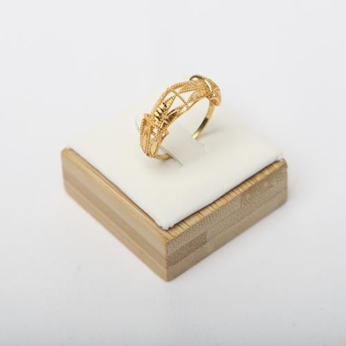 Pure 21-karat gold ring, weight 2.56