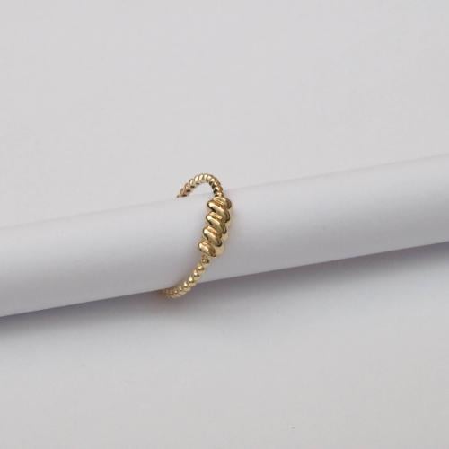 خاتم ذهب صافي عيار 18 ، وزن الذهب ( 1.4 ) جرام تقر...