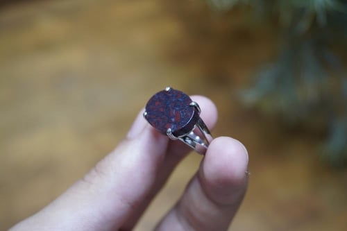 خاتم ملكي كبدي مموج