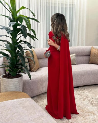 فستان احمر ناعم