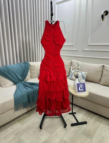 فستان احمر ناعم