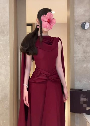 فستان احمر ناعم