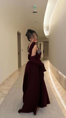 فستان سهره عودي دبل كلوش مع شال