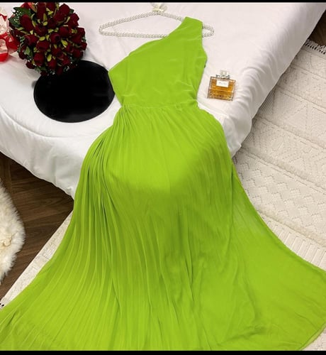 فستان سهره ناعم بلون مميز