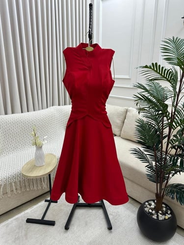 فستان احمر ناعم