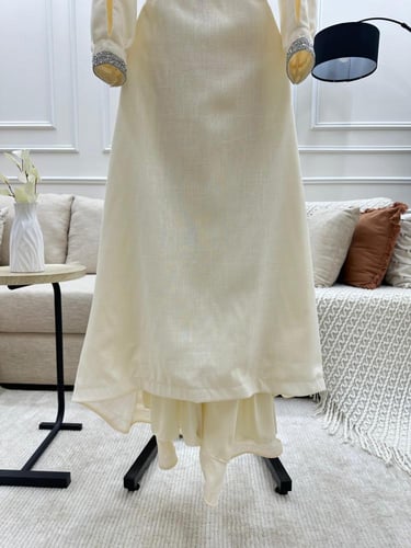 فستان ناعم وانيق