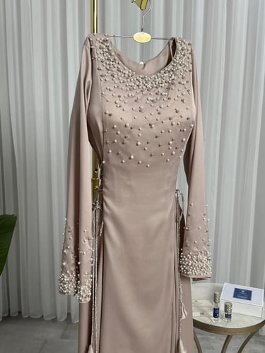 فستان ناعم بيج باكمام