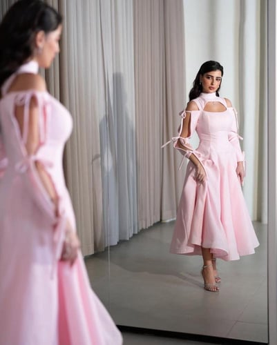 فستان وردي ناعم بقصه مميزه