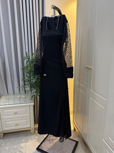 فستان اسود ناعم