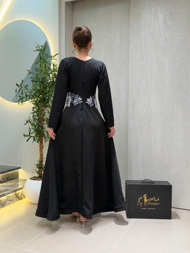 فستان اسود ناعم