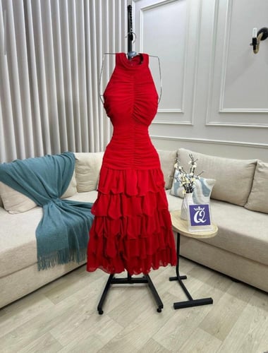 فستان احمر ناعم