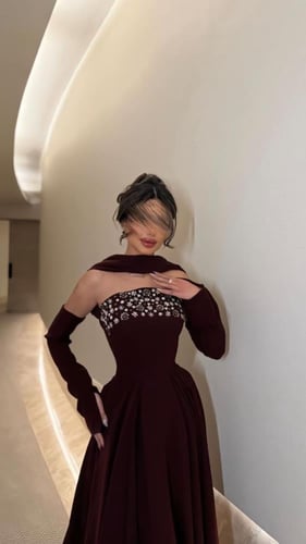 فستان سهره عودي دبل كلوش مع شال