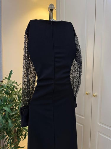 فستان اسود ناعم