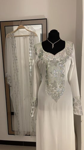 مخور + بشت عروسه ابيض رقمه 2