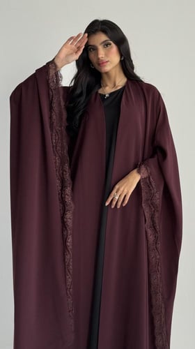 كريب كوري مع دانتيل عنابي