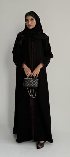 عبايه كريب مع كلفه عنابي