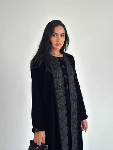 عبايه مخمل دانتيل