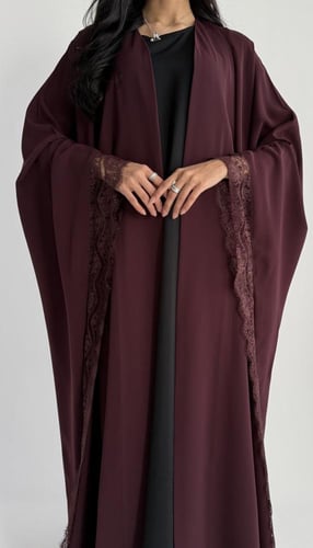 كريب كوري مع دانتيل عنابي