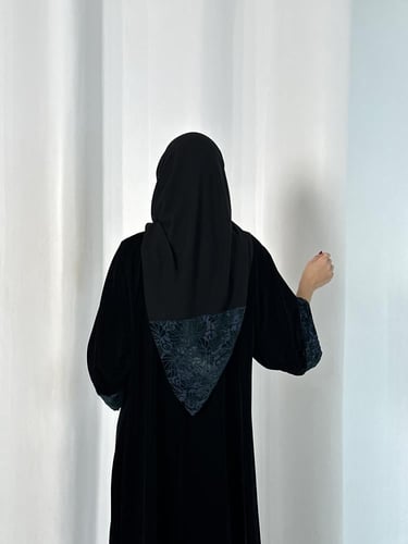 عبايه مخمل كوري مع شيفون مخمل