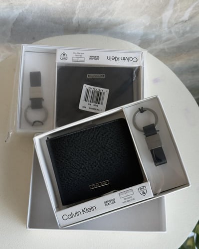 بكج كالفن كلاين مع ورد