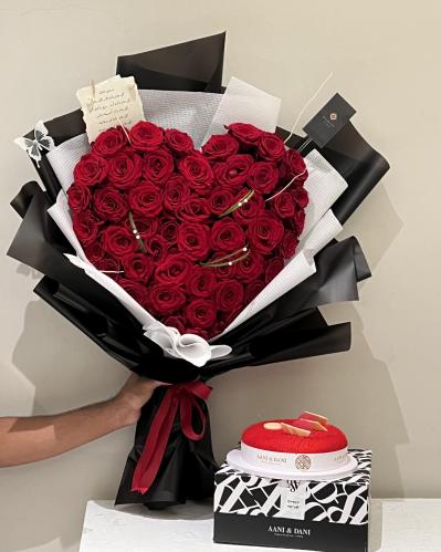 باقة ورد احمر مع كيك اني وداني