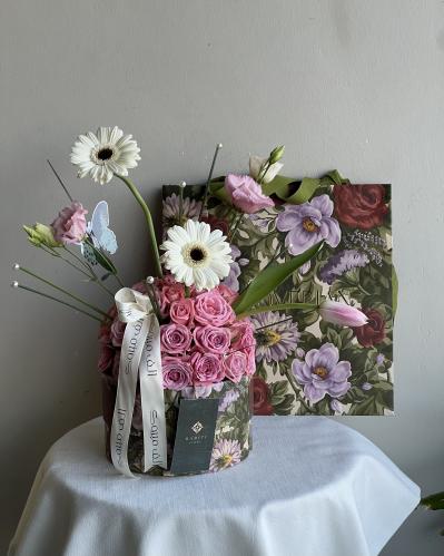 هدايا ورد شوكلت هانوفريان مع تنسيق أزهار مميز